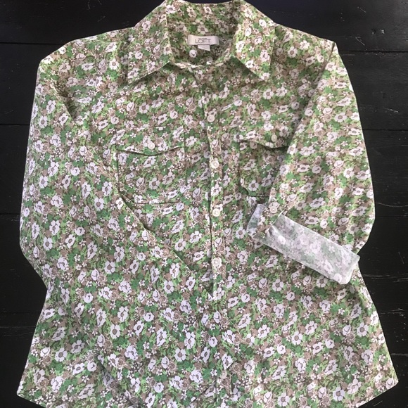 🍃LOFT Button Blouse - Picture 8 of 8
